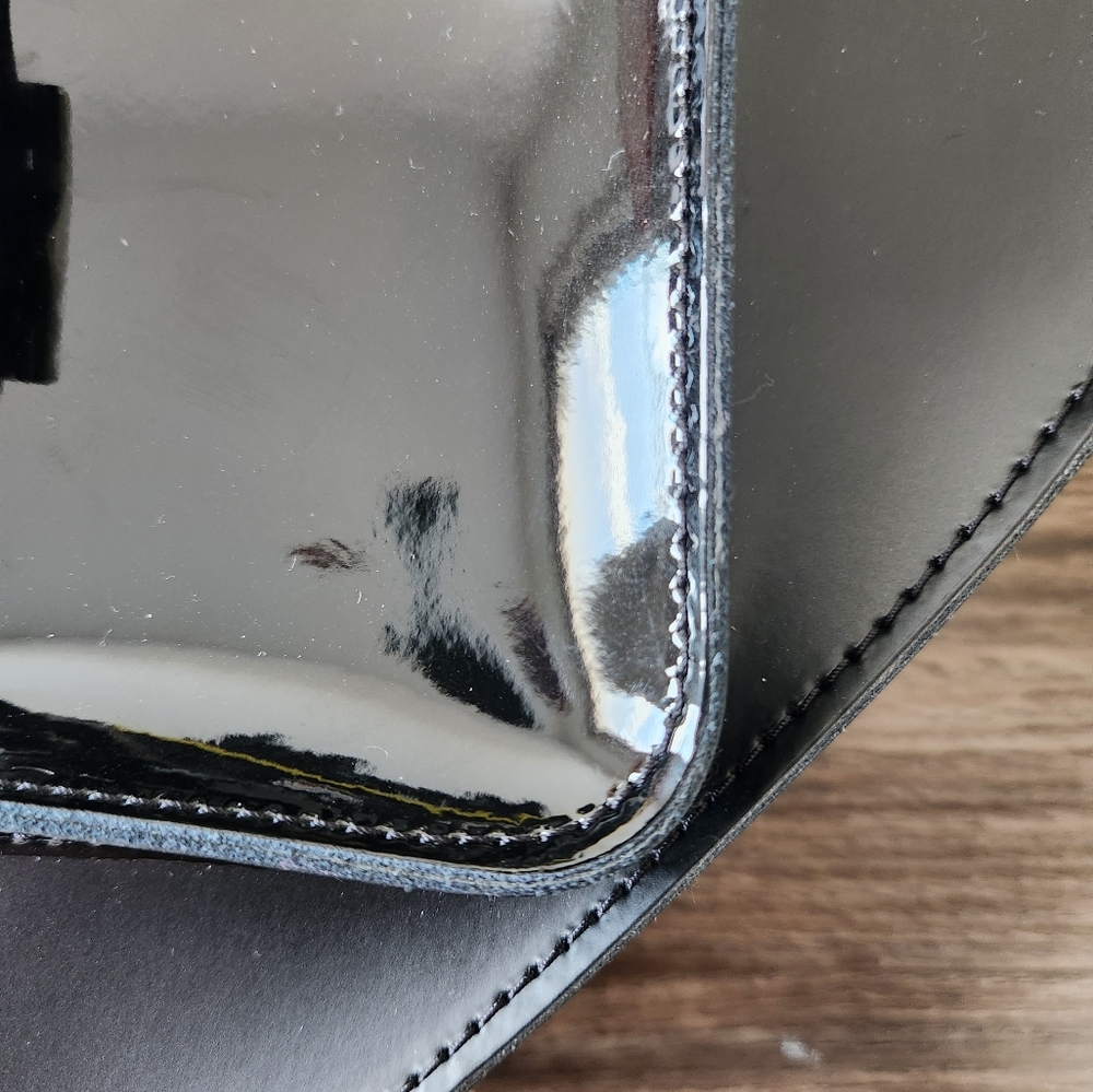 SOLD NWOT Doc Marten's Kiev Leather Heart Bag - Picture 10 of 16
